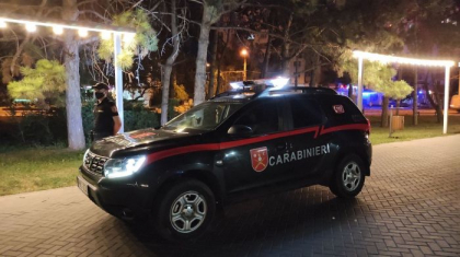 Un barbat care se comporta suspect, retinut de carabinieri, la Comrat. Ce facea acesta in spatele unui centru comercial Un barbat care se comporta suspect, retinut de carabinieri, la Comrat. Ce facea acesta in spatele unui centru comercial