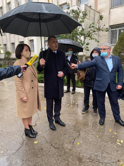 Alegeri Prezidentiale 2020: Prim-ministrul Republicii Moldova, Ion Chicu, voteaza - FOTO Alegeri Prezidentiale 2020: Prim-ministrul Republicii Moldova, Ion Chicu, voteaza - FOTO