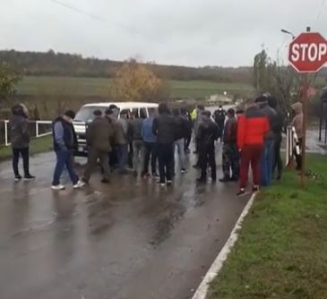 Accesul circulatiei rutiere din Farladeni, Causeni, deblocat. Ce spune politia Accesul circulatiei rutiere din Farladeni, Causeni, deblocat. Ce spune politia