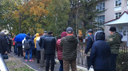 Cozi de zeci de metri la sectiile de votare deschise pentru locuitorii din stanga Nistrului - GALERIE FOTO Cozi de zeci de metri la sectiile de votare deschise pentru locuitorii din stanga Nistrului - GALERIE FOTO