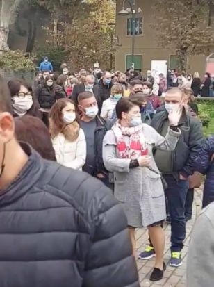 La Venetia, o multime de oameni au format cozi uriase ca sa-si exercite dreptul la vot - FOTO