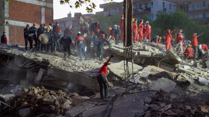 Un copil de trei ani a fost salvat in Turcia dupa ce a petrecut 65 de ore sub daramaturi Un copil de trei ani a fost salvat in Turcia dupa ce a petrecut 65 de ore sub daramaturi