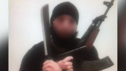 Atac terorist in Viena. Cine este atacatorul ucis: un tanar de 20 de ani, care a vrut sa plece in Siria ca sa lupte pentru ISIS Atac terorist in Viena. Cine este atacatorul ucis: un tanar de 20 de ani, care a vrut sa plece in Siria ca sa lupte pentru ISIS