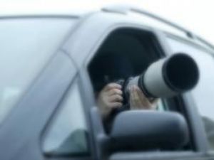Doi procurori ai Procuraturii Anticoruptie care investigheaza frauda bancara, urmariti si filmati la comanda de catre patru fosti politisti. Barbatii - retinuti de PCCOCS