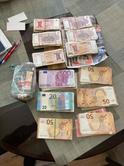 Opreau soferi beti crita si cereau mita pentru a nu-i amenda. Patru politisti, retinuti de CNA. Cati bani au fost gasiti in buzunarul unui agent de patrulare, imediat ce si-a incheiat tura - GALERIE FOTO Opreau soferi beti crita si cereau mita pentru a nu-i amenda. Patru politisti, retinuti de CNA. Cati bani au fost gasiti in buzunarul unui agent de patrulare, imediat ce si-a incheiat tura - GALERIE FOTO