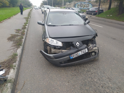 Accident pe o strada din capitala. Unul dintre soferi cere ajutorul martorilor pentru a gasi o inregistrare video a impactului - GALERIE FOTO Accident pe o strada din capitala. Unul dintre soferi cere ajutorul martorilor pentru a gasi o inregistrare video a impactului - GALERIE FOTO