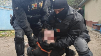 Nu a fost angajat prin contract al Armatei Nationale. Ministerului Apararii vine cu detalii, privind tanarul de la Mereni care a luat trei copii ostatici Nu a fost angajat prin contract al Armatei Nationale. Ministerului Apararii vine cu detalii, privind tanarul de la Mereni care a luat trei copii ostatici
