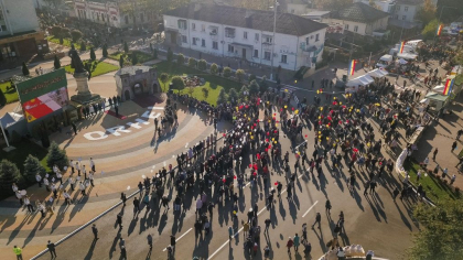 In plina pandemie, sute de oameni s-au adunat la Orhei ca sa sarbatoreasca hramul orasului - GALERIE FOTO In plina pandemie, sute de oameni s-au adunat la Orhei ca sa sarbatoreasca hramul orasului - GALERIE FOTO