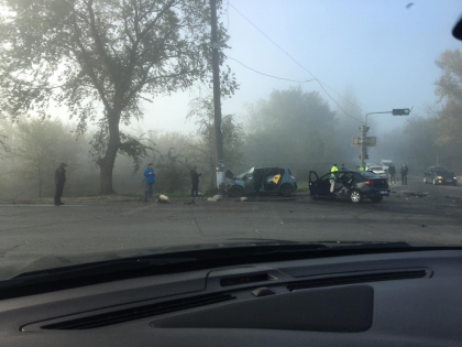 Masina implicata in accidentul din capitala, care s-a ciocnit cu un taxi, apartine Armatei Nationale. Detalii noi: doi militari - transportati la spital Masina implicata in accidentul din capitala, care s-a ciocnit cu un taxi, apartine Armatei Nationale. Detalii noi: doi militari - transportati la spital