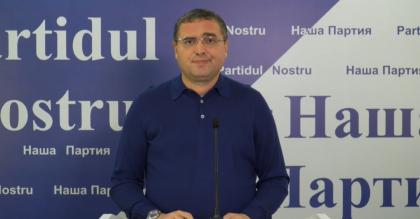 Renato Usatii sustine un briefing de presa