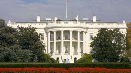 Un secretar de stat al SUA si un activist politic pro-Trump s-au infectat cu coronavirus dupa o petrecere la Casa Alba Un secretar de stat al SUA si un activist politic pro-Trump s-au infectat cu coronavirus dupa o petrecere la Casa Alba