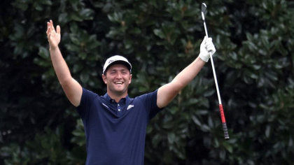 Moment inedit la turneul de golf care se desfasoara in aceste zile in statul american Georgia. Jon Rahm a reusit una dintre cele mai spectaculoase lovituri din istoria acestui sport Moment inedit la turneul de golf care se desfasoara in aceste zile in statul american Georgia. Jon Rahm a reusit una dintre cele mai spectaculoase lovituri din istoria acestui sport