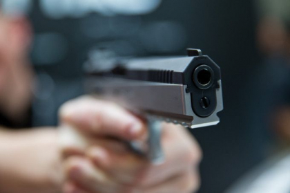 Detalii despre jaful armat din Hancesti unde un individ a amenintat si agresat o femeie in fata copilului ei. Faptasul, condamnat la ani grei de puscarie Detalii despre jaful armat din Hancesti unde un individ a amenintat si agresat o femeie in fata copilului ei. Faptasul, condamnat la ani grei de puscarie
