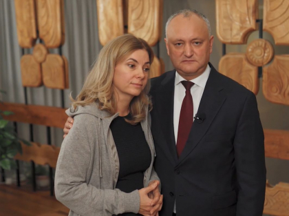 Igor Dodon s-a filmat alaturi de familie: si-a implicat copiii si sotia. Cum a incheiat campania electorala: “A fost cea mai murdara” - VIDEO