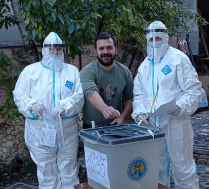 Iata cum voteaza bolnavii de Covid-19. Experienta unui moldovean din capitala - FOTO
