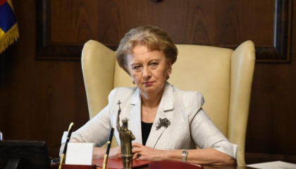 Presedintele parlamentului, Zinaida Greceanii, voteaza - VIDEO