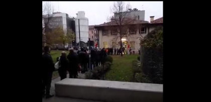 Diaspora voteaza! La Mestre, Italia, zeci de oameni stau in rand - VIDEO Diaspora voteaza! La Mestre, Italia, zeci de oameni stau in rand - VIDEO