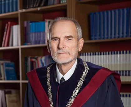Judecatorul CC, Victor Popa, s-a stins din viata. El avea 71 de ani