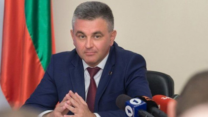 Vadim Krasnoselski, despre rezultatul alegerilor prezidentiale: "Vom interactiona cu orice functionar ales de poporul moldovenesc, evitand conversatiile prin lozinci goale" Vadim Krasnoselski, despre rezultatul alegerilor prezidentiale: "Vom interactiona cu orice functionar ales de poporul moldovenesc, evitand conversatiile prin lozinci goale"