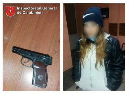 Se plimba prin capitala cu un pistol la ea, fara a avea actele necesare. O tanara, retinuta de carabinieri