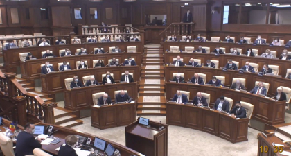 Replici taioase, intre deputatii din Parlament. Iurie Renita, catre socialisti: "Ati transformat Parlamentul intr-o sucursala exclusiva a PSRM-ului", Vlad Batrancea: "Fractiunea noastra a fost vizata de mai multe ori de acest individ" Replici taioase, intre deputatii din Parlament. Iurie Renita, catre socialisti: "Ati transformat Parlamentul intr-o sucursala exclusiva a PSRM-ului", Vlad Batrancea: "Fractiunea noastra a fost vizata de mai multe ori de acest individ"