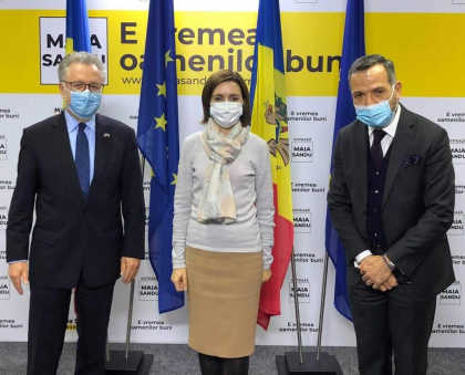 Presedintele Frantei o felicita pe Maia Sandu: „Este indispensabil ca Moldova sa intensifice lupta impotriva coruptiei” Presedintele Frantei o felicita pe Maia Sandu: „Este indispensabil ca Moldova sa intensifice lupta impotriva coruptiei”