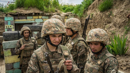 Armata azera a intrat pe teritoriul castigat prin razboiul de 6 saptamani. Armenii n-au vrut sa le lase nimic in urma