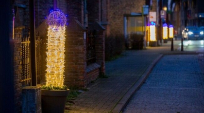 Luminite de Craciun controversate, intr-un oras din Belgia. “Am vrut sa nu arate a lumanari”