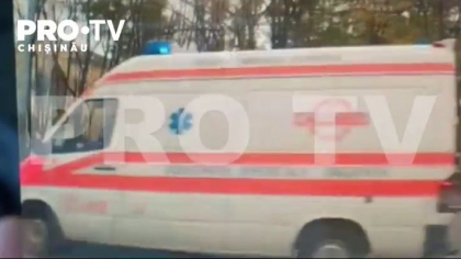 Imagini dinaintea impactului din capitala, unde o ambulanta s-a rasturnat, iar doua persoane au ajuns la spital. Momentul, surprins de o camera de bord. Cum circula ambulanta - VIDEO Imagini dinaintea impactului din capitala, unde o ambulanta s-a rasturnat, iar doua persoane au ajuns la spital. Momentul, surprins de o camera de bord. Cum circula ambulanta - VIDEO