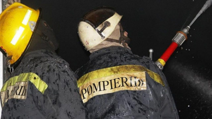 Incendiu la Straseni. Un barbat in varsta de 83 de ani - salvat, dupa ce casa i-a fost cuprinsa de flacari Incendiu la Straseni. Un barbat in varsta de 83 de ani - salvat, dupa ce casa i-a fost cuprinsa de flacari