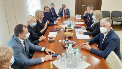 Deputatii din platforma parlamentara "Pentru Moldova" anunta daca vor participa la formarea unei coalitii in Legislativ: "Vrem sa eliminam speculatiile, zvonurile si insinuarile" Deputatii din platforma parlamentara "Pentru Moldova" anunta daca vor participa la formarea unei coalitii in Legislativ: "Vrem sa eliminam speculatiile, zvonurile si insinuarile"