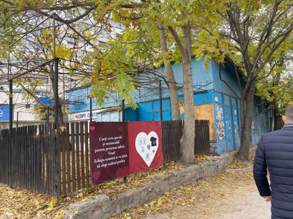 O constructie abandonata din centrul capitalei risca sa fie furata. O spune Ion Ceban care afirma ca ii va ataca in judecata pe cei care au inregistrat-o in cadastru ca companie privata - FOTO O constructie abandonata din centrul capitalei risca sa fie furata. O spune Ion Ceban care afirma ca ii va ataca in judecata pe cei care au inregistrat-o in cadastru ca companie privata - FOTO