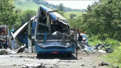 Accident ingrozitor, cu zeci de morti, in urma coliziunii dintre un autocar si un camion, in Brazilia
