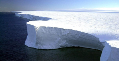 Cea mai mare calota glaciara este in pericol din cauza apei oceanice tot mai calde Cea mai mare calota glaciara este in pericol din cauza apei oceanice tot mai calde