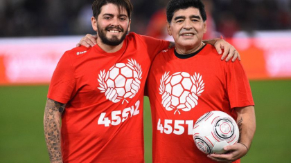 Presa: Fiul lui Maradona, tratat in Italia de coronavirus, a fost externat din spital si vrea sa ajunga in Argentina Presa: Fiul lui Maradona, tratat in Italia de coronavirus, a fost externat din spital si vrea sa ajunga in Argentina