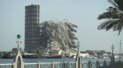 Demolare de Cartea Recordurilor în Abu Dhabi. O clădire imensă a fost pusă la pământ în 10 secunde