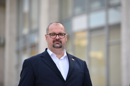 Se cere retragerea cetateniei romane a socialistului Adrian Lebedinschi. Liderul partidului "Democratia Acasa" a lansat o petitie online