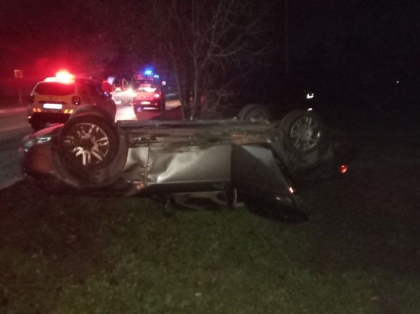 Trei copii au ajuns la spital, dupa ce mama acestora a urcat beata la volan si s-a rasturnat cu automobilul pe o strada din Balti. Ce spune politia