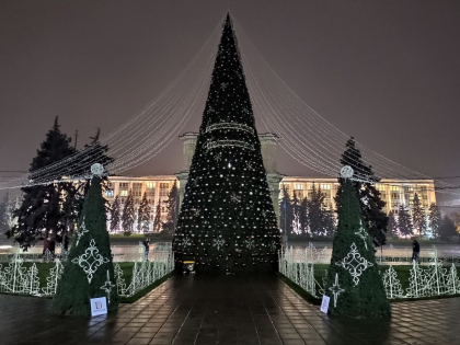 Bradul de Craciun din centrul capitalei - inaugurat astazi. Ce pregatesc autoritatile - FOTO