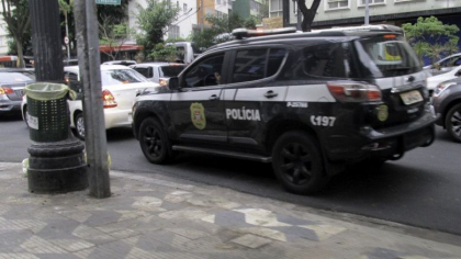 Jaf spectaculos in Brazilia: 30 de spargatori echipati cu armament greu au pradat o banca Jaf spectaculos in Brazilia: 30 de spargatori echipati cu armament greu au pradat o banca