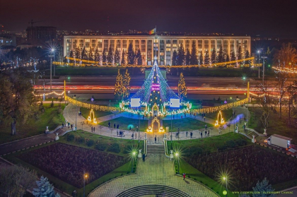 Chisinaul si-a aprins luminitele. Iata cum arata zonele amenajate cu ocazia sarbatorilor de iarna - GALERIE FOTO Chisinaul si-a aprins luminitele. Iata cum arata zonele amenajate cu ocazia sarbatorilor de iarna - GALERIE FOTO