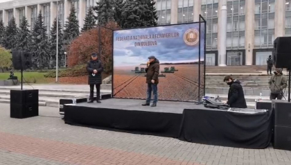 LIVE. Mai multi fermieri protesteaza in PMAN LIVE. Mai multi fermieri protesteaza in PMAN
