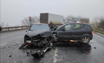 Cinci persoane, printre care doi copii, au ajuns la spital, in urma unui grav accident la Ialoveni - FOTO