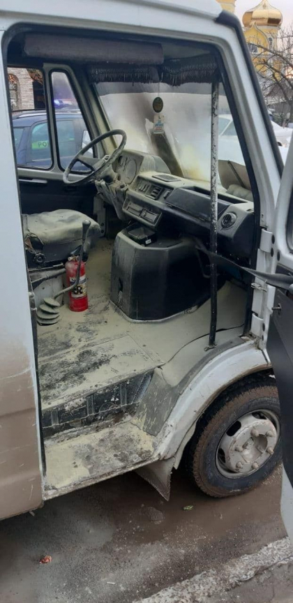 Un microbuz de ruta din Comrat, plin cu pasageri, cuprins de flacari - FOTO Un microbuz de ruta din Comrat, plin cu pasageri, cuprins de flacari - FOTO