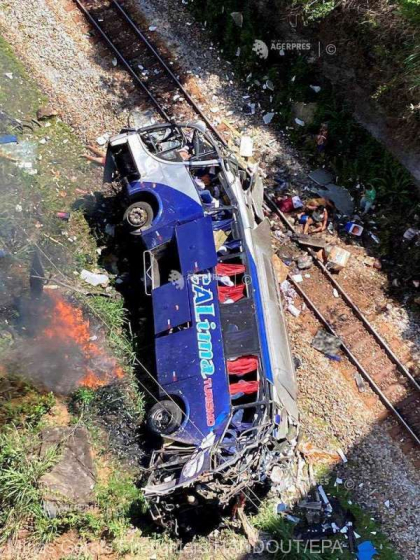 14 morti in urma prabusirii unui autocar intr-o prapastie