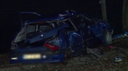 Accident teribil provocat de un tanar fara permis de conducere. Scafandrii, chemati sa caute o victima inexistenta Accident teribil provocat de un tanar fara permis de conducere. Scafandrii, chemati sa caute o victima inexistenta