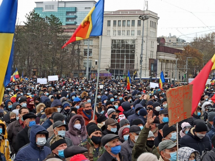 Organizatorii protestului spun ca peste 20 de mii de oameni sunt prezenti in centrul capitalei