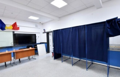 Start vot alegeri parlamentare 2020. S-au deschis urnele: 18 milioane de romani aleg azi senatorii si deputati
Start vot alegeri parlamentare 2020. S-au deschis urnele: 18 milioane de romani aleg azi senatorii si deputati