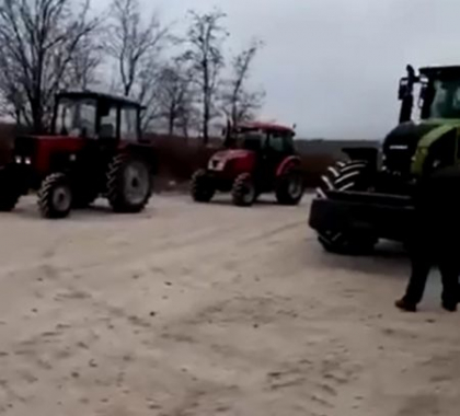 Agricultorii din Ungheni - pornesc spre protestul de la Chisinau: "Suntem gata de pornire" - VIDEO