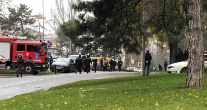 Politia si-a mobilizat fortele in preajma Casei Guvernului. Zeci de politisti adusi cu autocarele - ZDG.MD Politia si-a mobilizat fortele in preajma Casei Guvernului. Zeci de politisti adusi cu autocarele - ZDG.MD